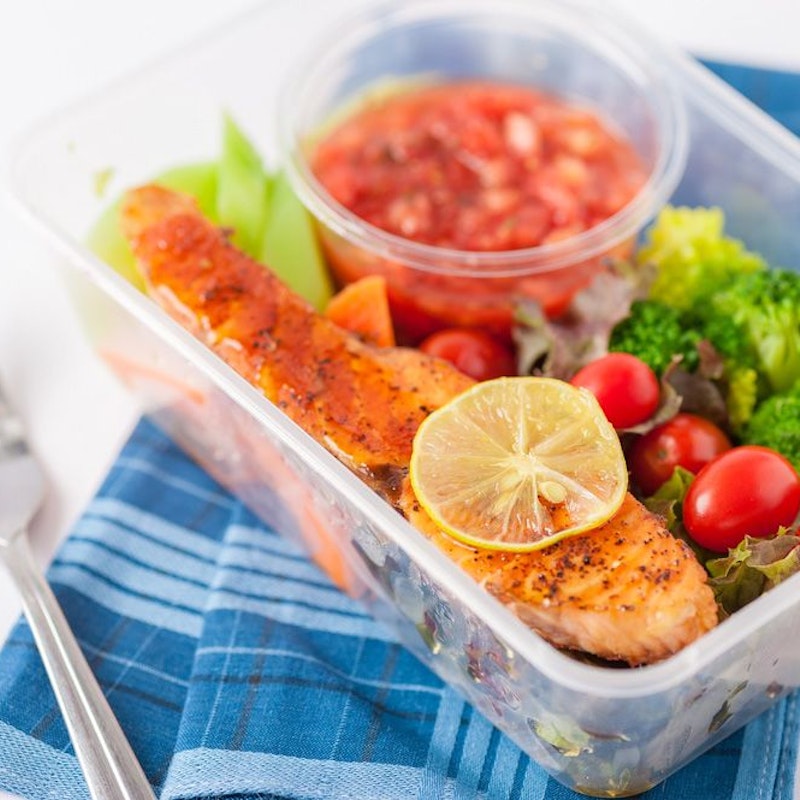 A meal of salmon and broccoli