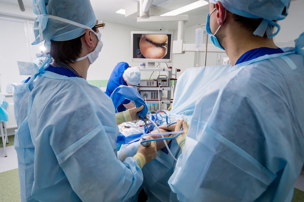 Doctors performing arthroscopic surgery