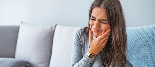 Woman with jaw pain
