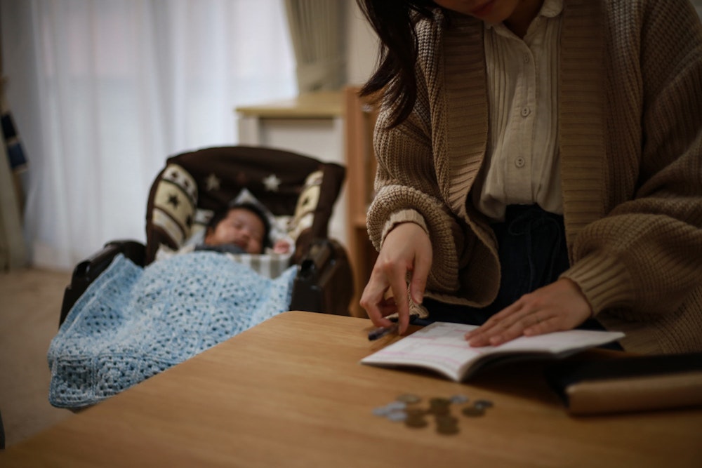 holding hands consolingly