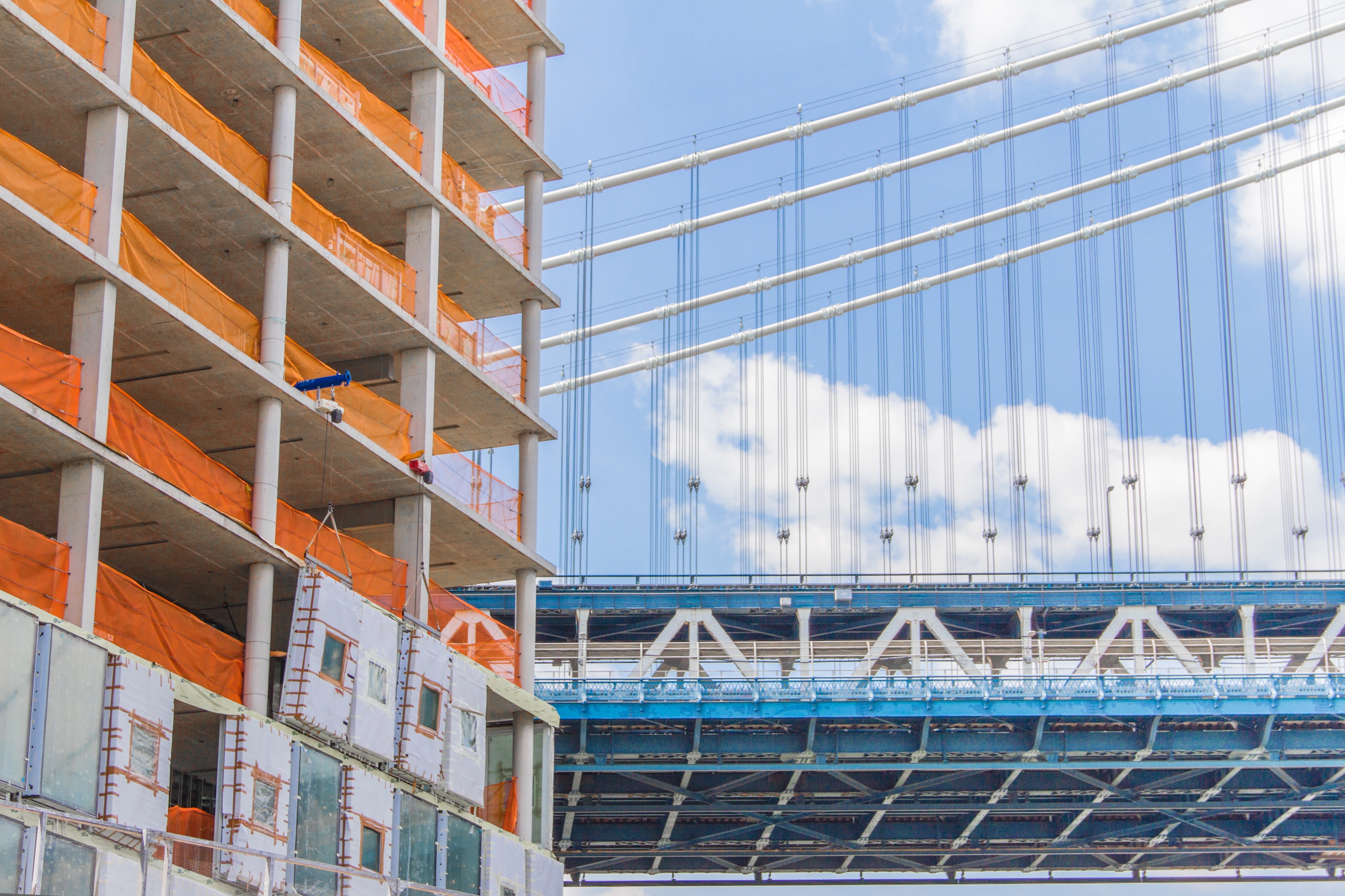Construction building and Brooklyn bridge in background