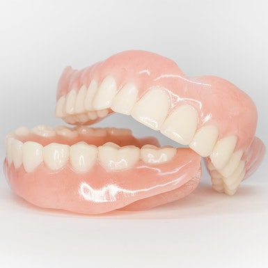 Traditional dentures