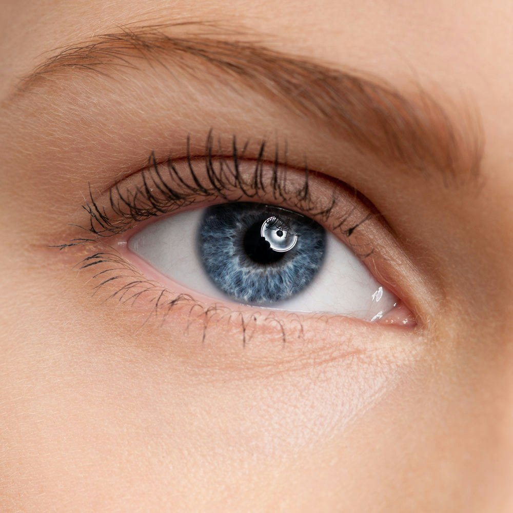 Close up of woman's eyelid