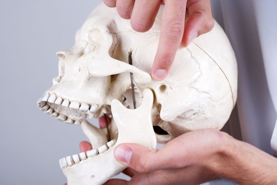 Person pointing to the temporomandibular area