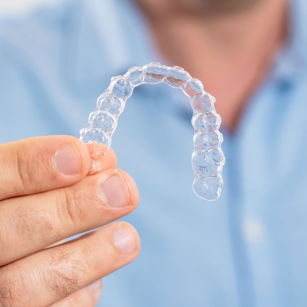 Man holding retainer