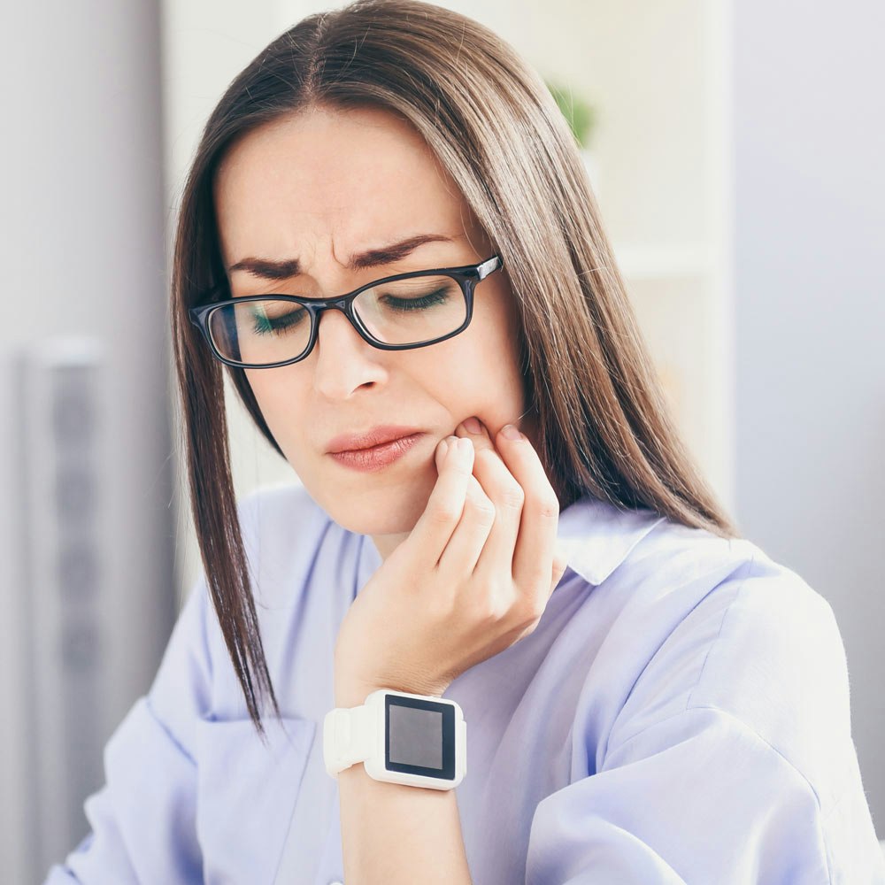 Woman with jaw pain