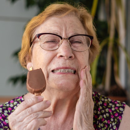 Mature woman with jaw pain after eating ice cream