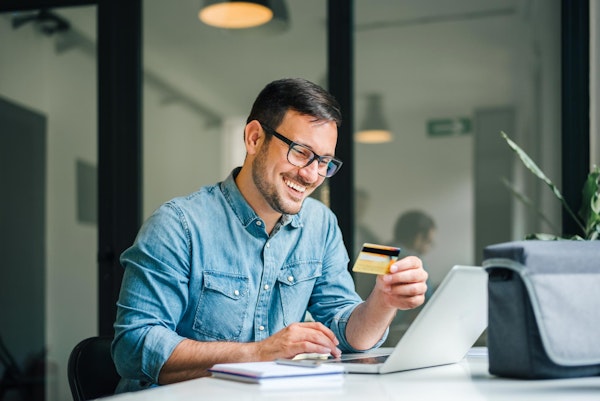 Client paying with a credit card