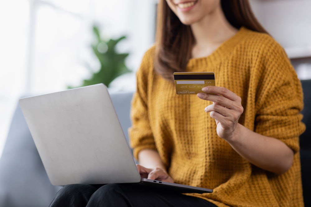woman holding credit card