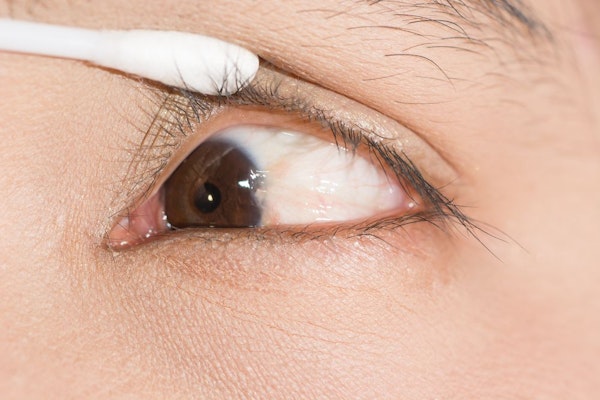 Q tip pulling back eyelid