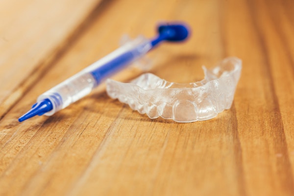 at-home teeth whitening kit